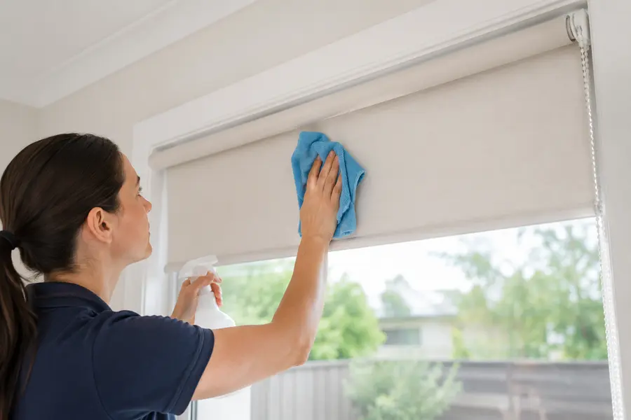 How to Clean Roller Blinds Before Moving Out